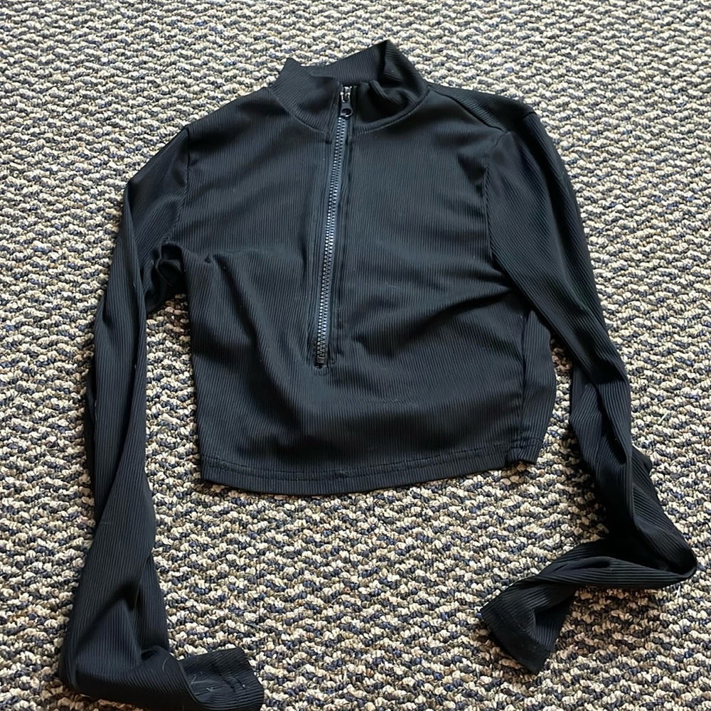 women’s black cropped zip up